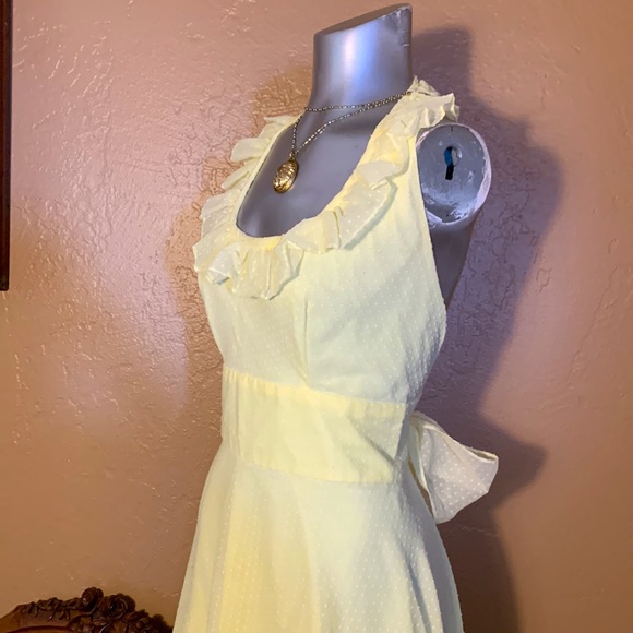 Vintage  60's/70's Couriers California Yellow Ruffled Halter Gown.  Sz 11/12 - Picture 4 of 9